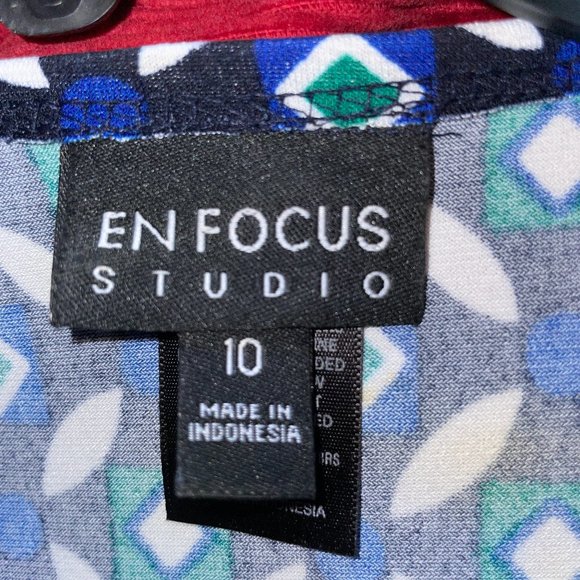 Geometric Print Dress with Waist Ruching and Flare Skirt - Picture 6 of 8